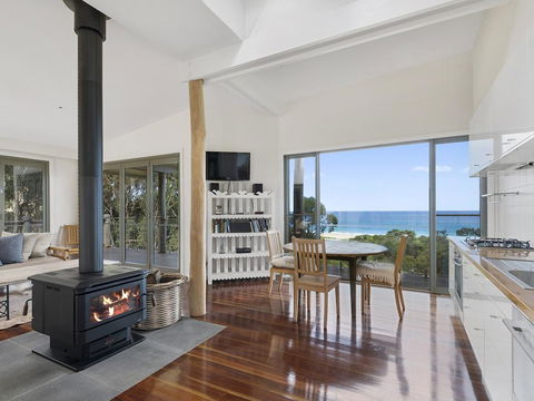 Spring House - Whitsundays Accommodation 2