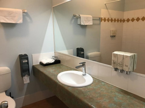 Springwood Motor Inn - Whitsundays Accommodation 2