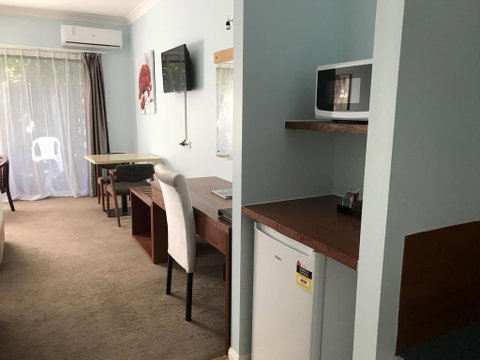 Springwood Motor Inn - Whitsundays Accommodation 3