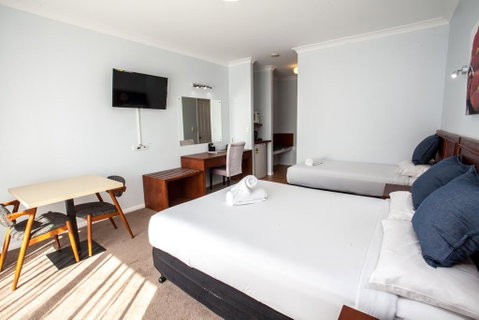 Springwood Motor Inn - Whitsundays Accommodation 0