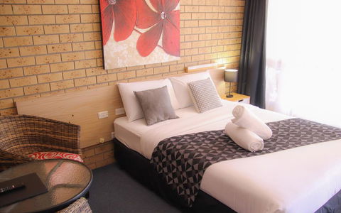 Squatters Homestead Motel - Whitsundays Accommodation 1