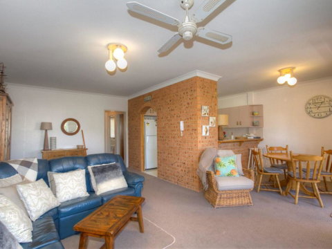 St James 6, Stylish Airconditioned Retreat - Whitsundays Accommodation 0