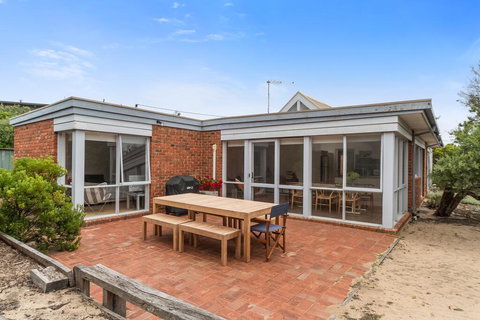 St. Andrews Beach Coastal Escape - Whitsundays Accommodation 1