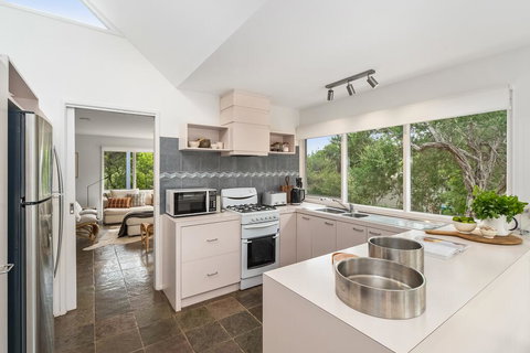 St. Andrews Beach Coastal Escape - Whitsundays Accommodation 2