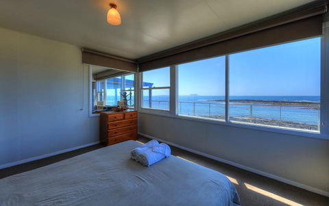 Stanley View Beach House - Whitsundays Accommodation 3