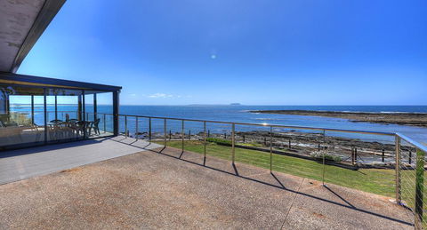 Stanley View Beach House - Whitsundays Accommodation 0