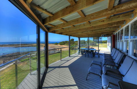Stanley View Beach House - Whitsundays Accommodation 2