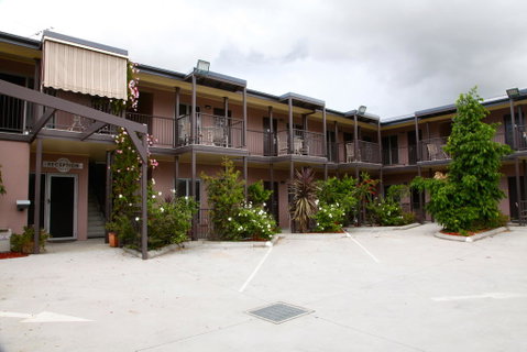 Station Hotel Motel Kurri - Whitsundays Accommodation 0