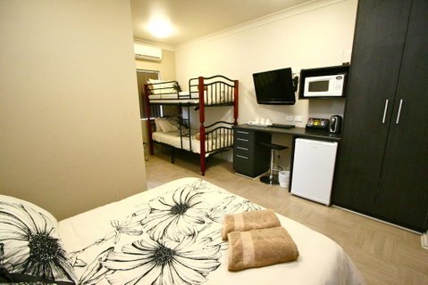 Station Hotel Motel Kurri - Whitsundays Accommodation 3
