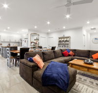 StayCentral - Rosanna Luxurious Mansion - Whitsundays Accommodation