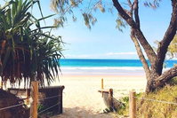 Steps from Mudjimba Beach 3 BR Apt Sunshine Coast with WIFIPoolParking