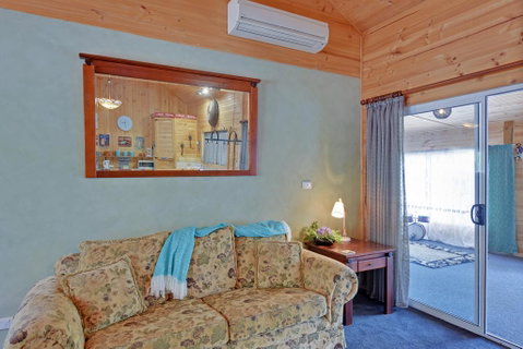 Stony Rise Cottage B&B - Whitsundays Accommodation 2