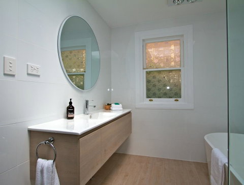 Strahan House - Whitsundays Accommodation 3