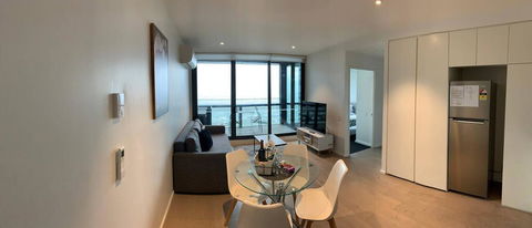 Stunning River View: Free Parking/tram/wifi - Whitsundays Accommodation 2