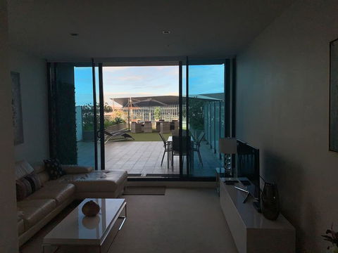 Stunning Riverside Apartment Near MCEC And Casino! - Whitsundays Accommodation 3