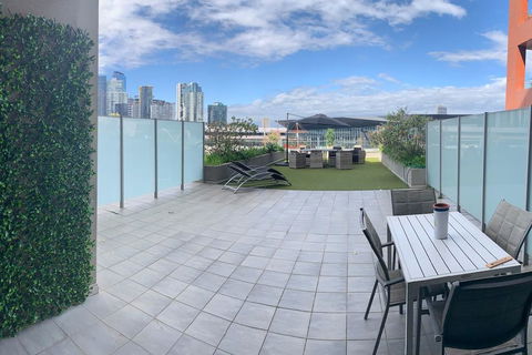 Stunning Riverside Apartment Near MCEC And Casino! - Whitsundays Accommodation 2