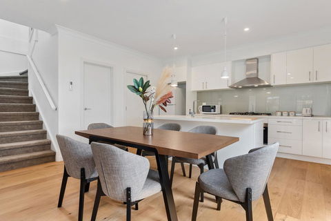 Style, Comfort And Convenience - Whitsundays Accommodation 1