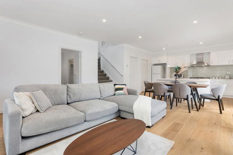 Style, Comfort And Convenience - Whitsundays Accommodation 0