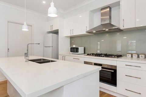 Style, Comfort And Convenience - Whitsundays Accommodation 2