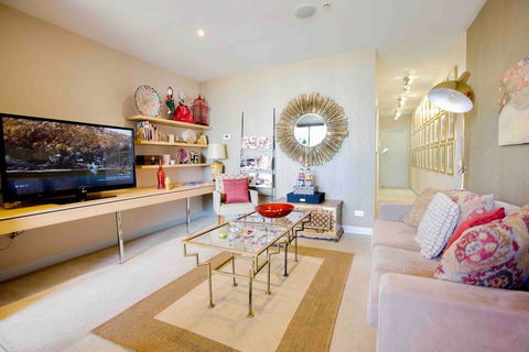 Stylish 1 Bedroom Apartment Amazing City Views - Whitsundays Accommodation 2