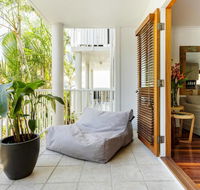Stylish Tropical Oasis Apartment with Hot Tub and Four Pools - Whitsundays Accommodation