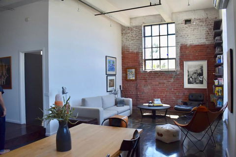 Stylish Warehouse Conversion In The Heart Of Fitzroy - Whitsundays Accommodation 0