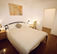 Sunny House - Melbourne Airport Home - Whitsundays Accommodation