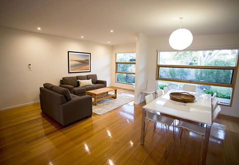 SUNNY DAZE - Whitsundays Accommodation 3