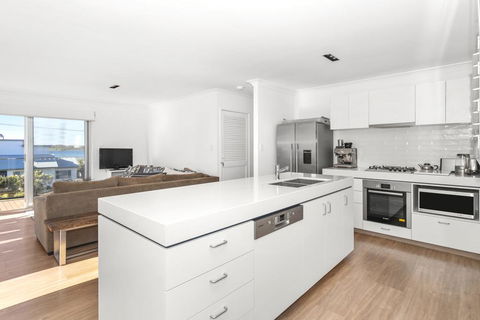 Sunseeker Drive 5 Bawley Point - Whitsundays Accommodation 2