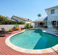 Super Sized Family Retreat With a Pool - Whitsundays Accommodation