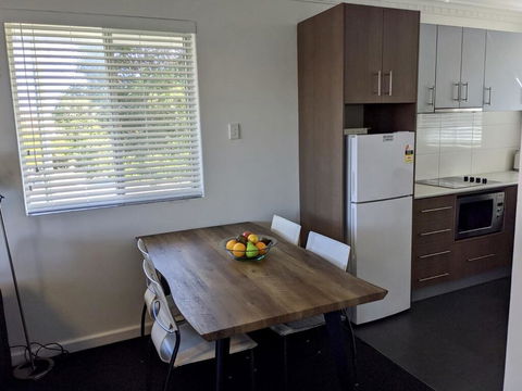Superb 2 BR Apartment Minutes To CBD- Cen8 - Whitsundays Accommodation 2