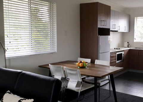 Superb 2 BR Apartment Minutes To CBD- Cen8 - Whitsundays Accommodation 1