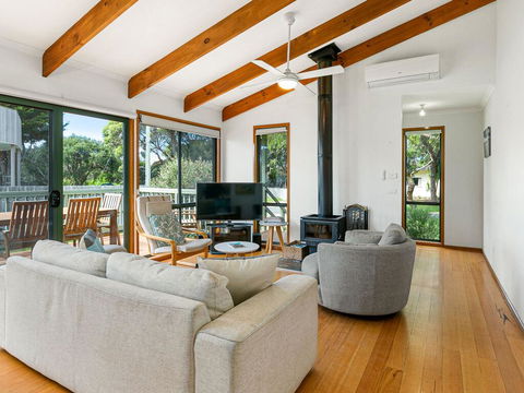 Surf Rest'n Bay - Whitsundays Accommodation 0