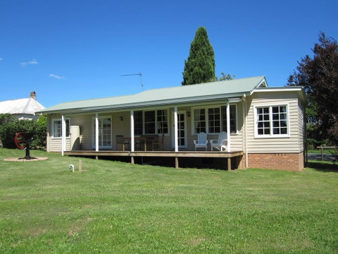 Sutton Forest Cottage - Whitsundays Accommodation 3