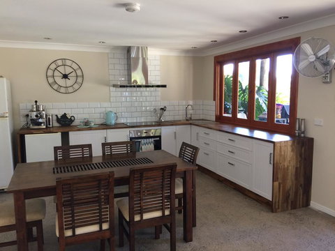 TAKURA HEIGHTS Modern Country Apartment With Pool Access - Whitsundays Accommodation 0