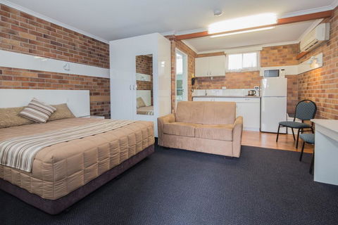 Tally Ho Motor Inn - Whitsundays Accommodation 0