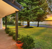 Tara Downs on Lake Albert - Whitsundays Accommodation