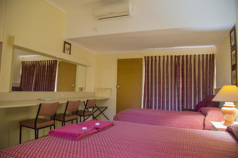 Tarra Motel - Whitsundays Accommodation 3