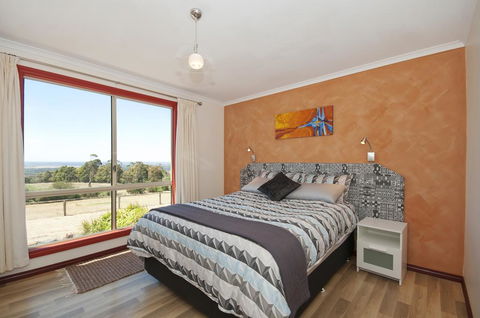 Tennessee Hill Cottage - Whitsundays Accommodation 1