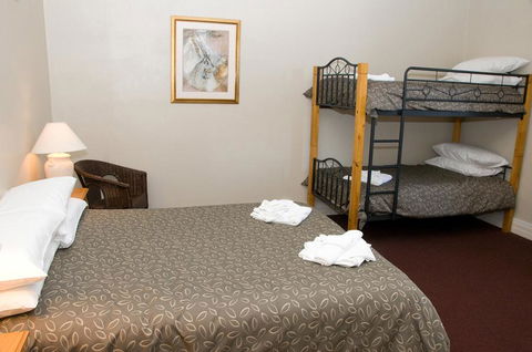 The Alpine Hotel - Whitsundays Accommodation 2