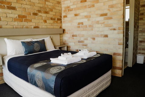 The Australian Hotel Motel - Whitsundays Accommodation 1