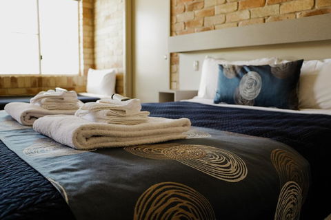 The Australian Hotel Motel - Whitsundays Accommodation 0