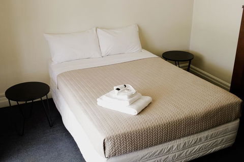 The Australian Hotel Motel - Whitsundays Accommodation 2