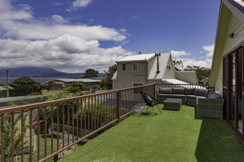 South Arm Luxury Loft - Whitsundays Accommodation 6