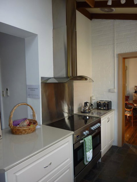 Eliza Cottage - Whitsundays Accommodation 6