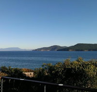 Larus Waterfront Cottage - Whitsundays Accommodation