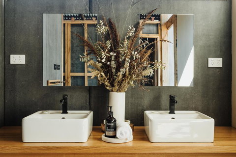 Bay Of Fires Bush Retreat - Whitsundays Accommodation 17