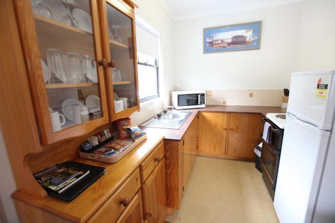 The Fox And Hounds Historic Hotel - Whitsundays Accommodation 4