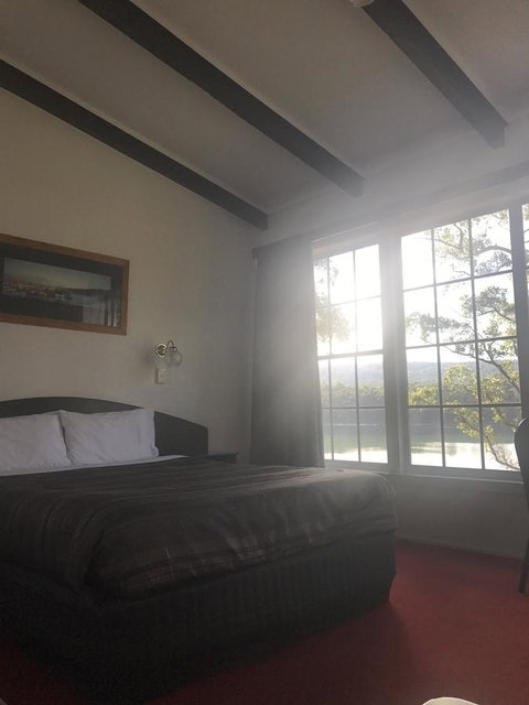 The Fox And Hounds Historic Hotel - Whitsundays Accommodation 15