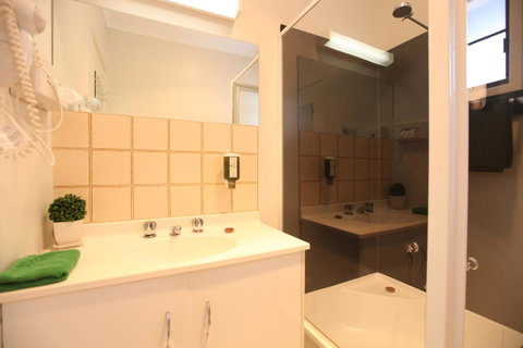 The Fox And Hounds Historic Hotel - Whitsundays Accommodation 31